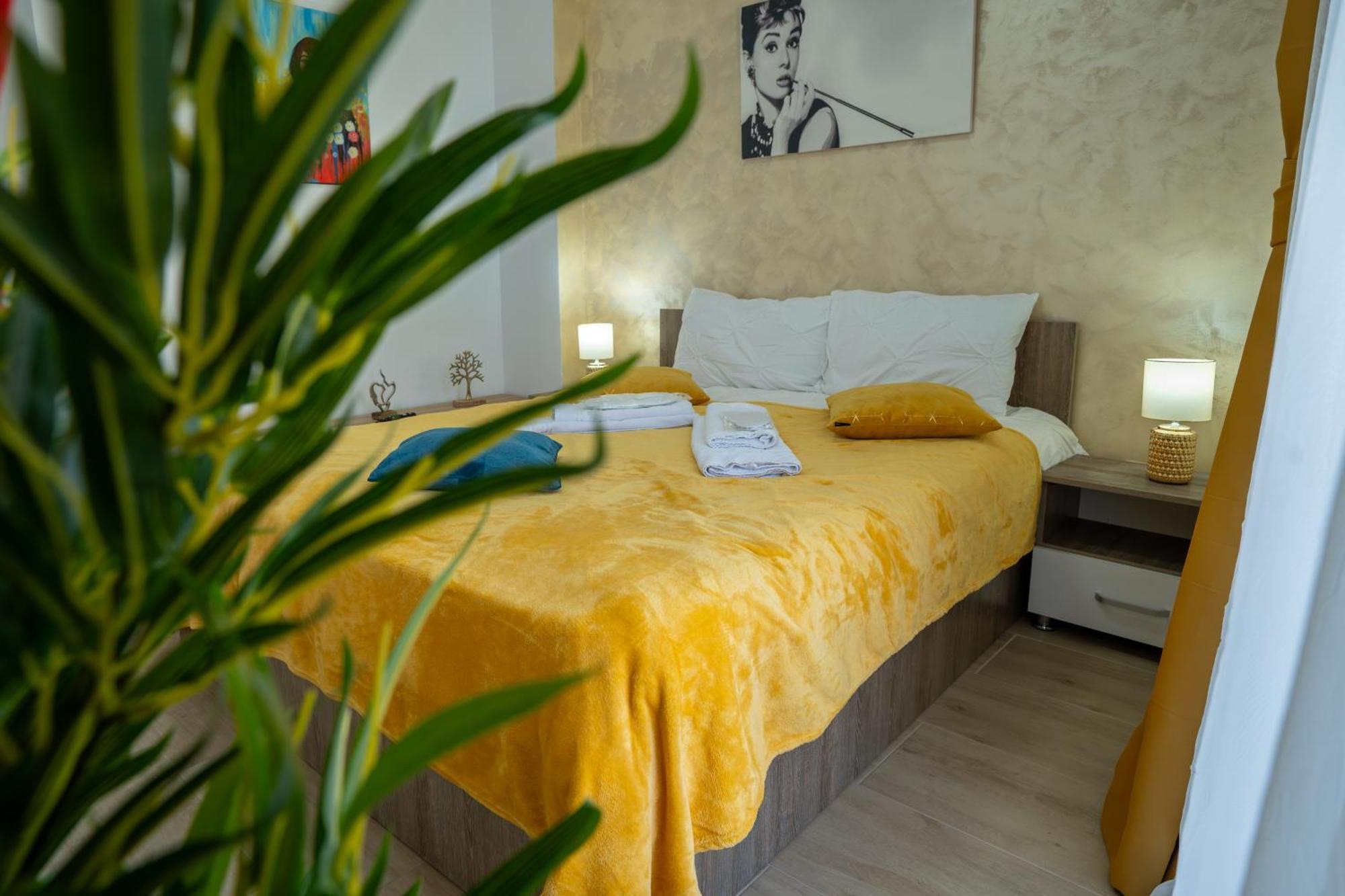 Lovely New Balcony Apartment Cismigiu Park - Pop5 Bucharest Luaran gambar