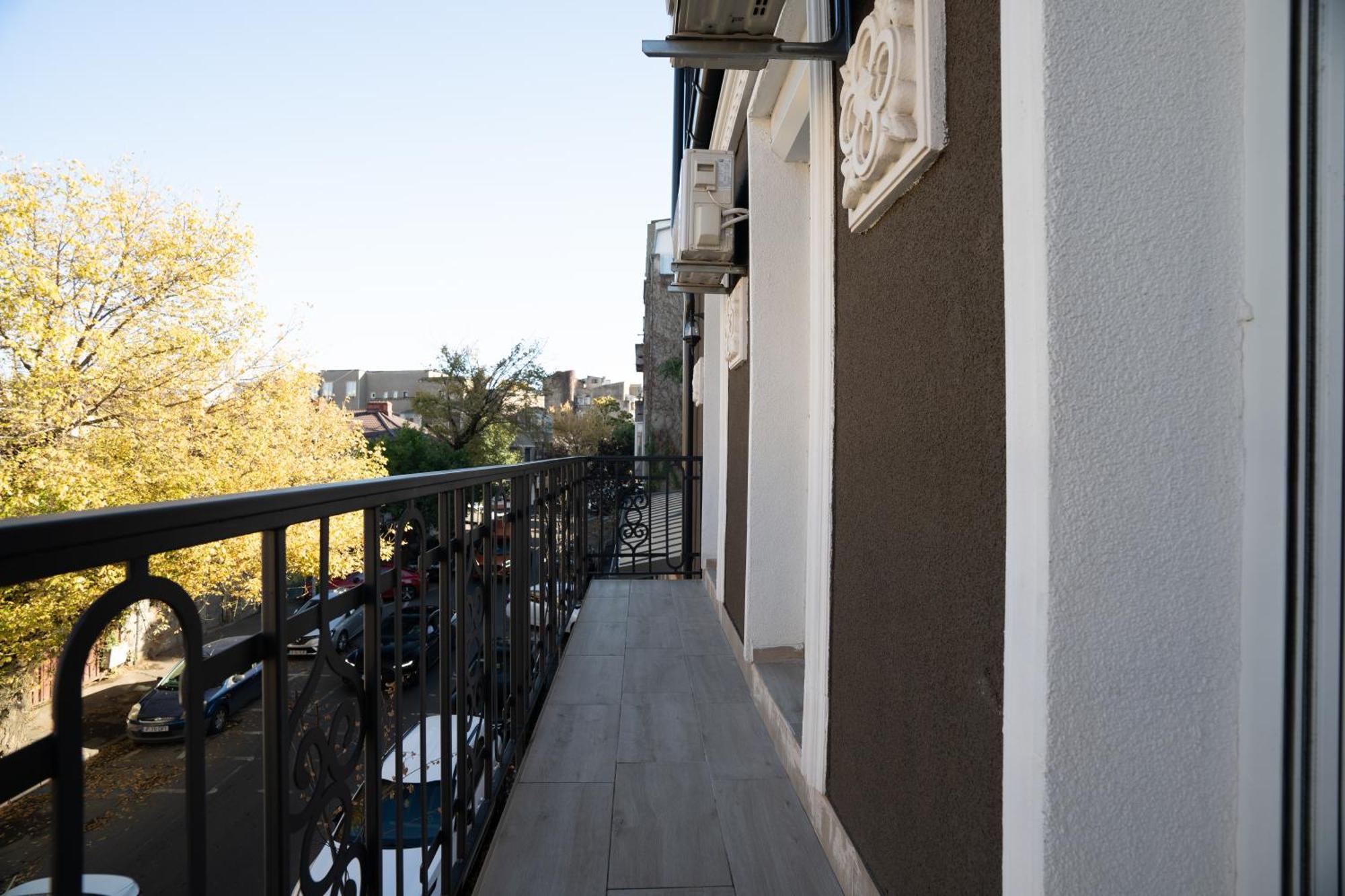 Lovely New Balcony Apartment Cismigiu Park - Pop5 Bucharest Luaran gambar